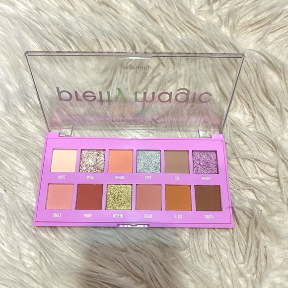 Formula Z Pretty Magic Shadow Palette - Picture 3 of 3